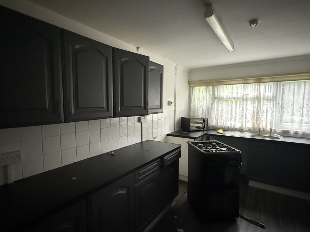 Lot: 145 - HOUSE IN NEED OF IMPROVEMENT - Kitchen-Dining Room in House in Need of Improvement
